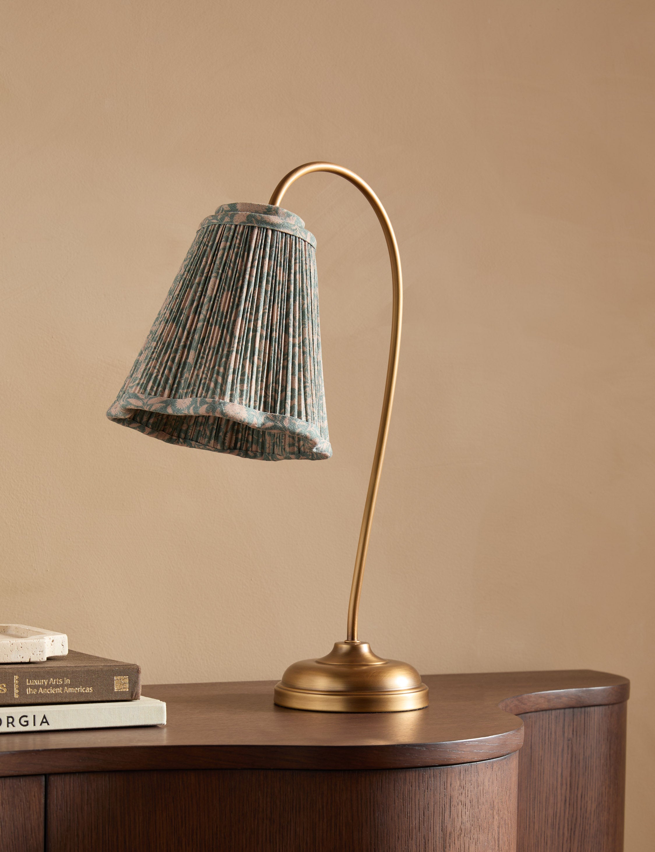 The Quiet Glow Table Lamp