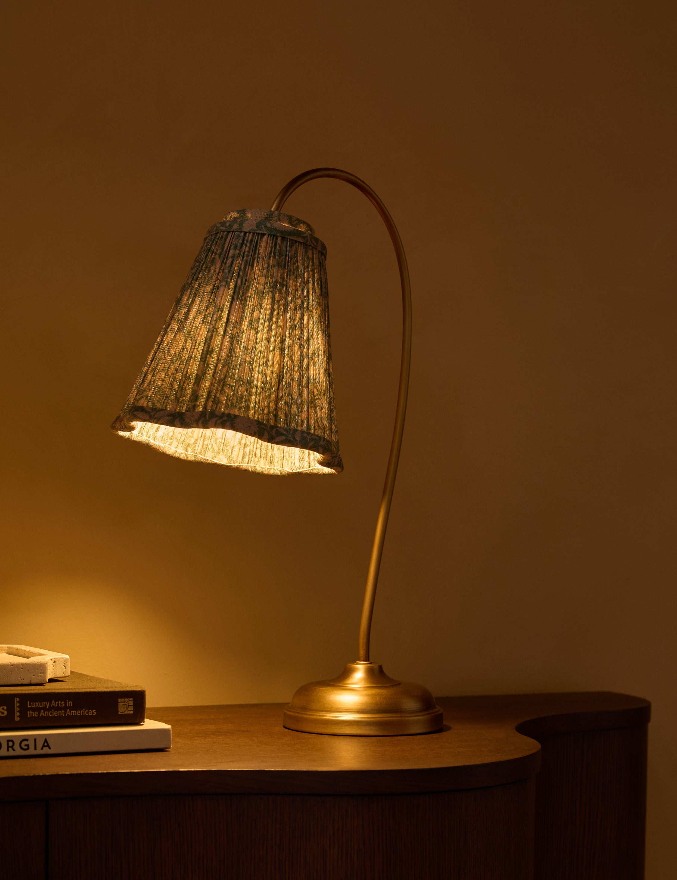 The Quiet Glow Table Lamp