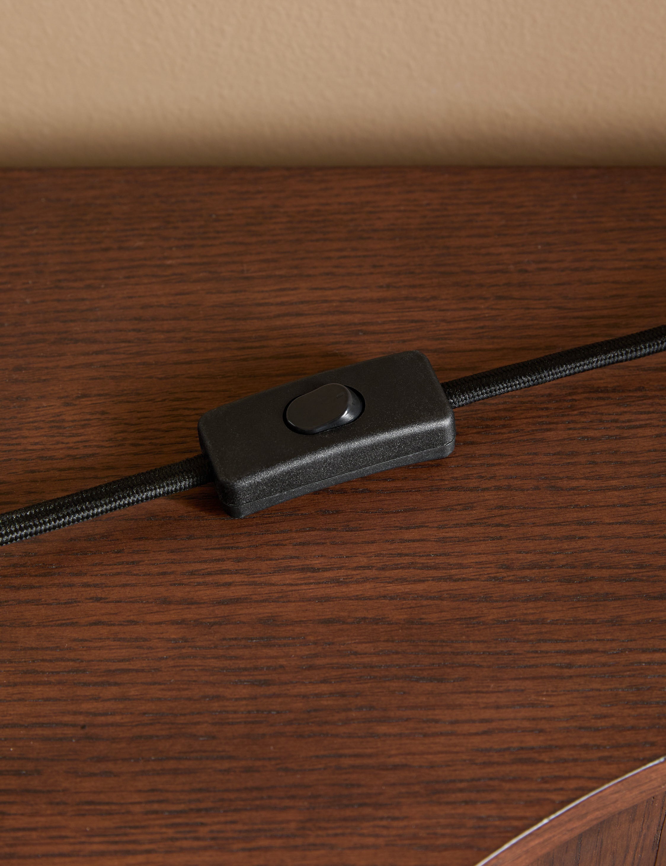The Quiet Glow Table Lamp