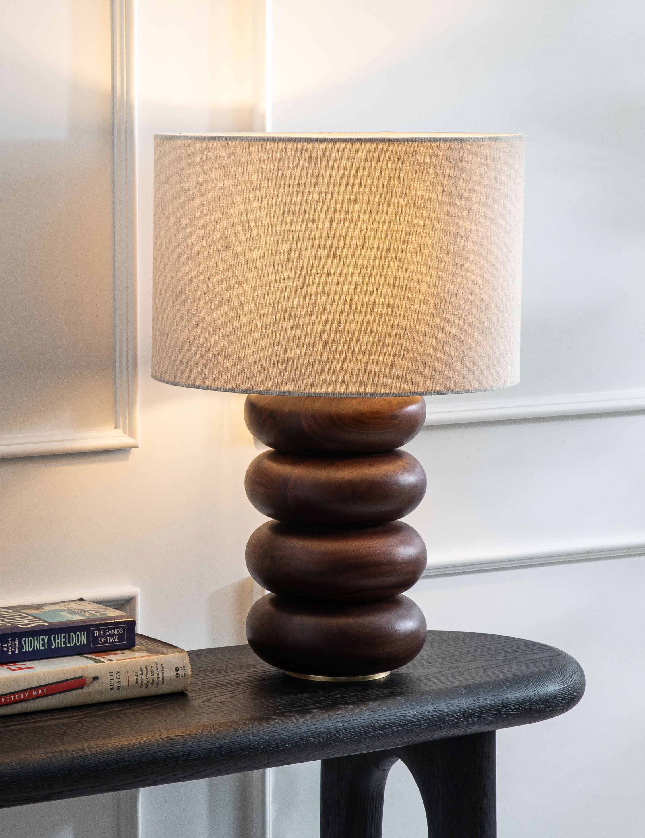 The Quiet Glow Table Lamp