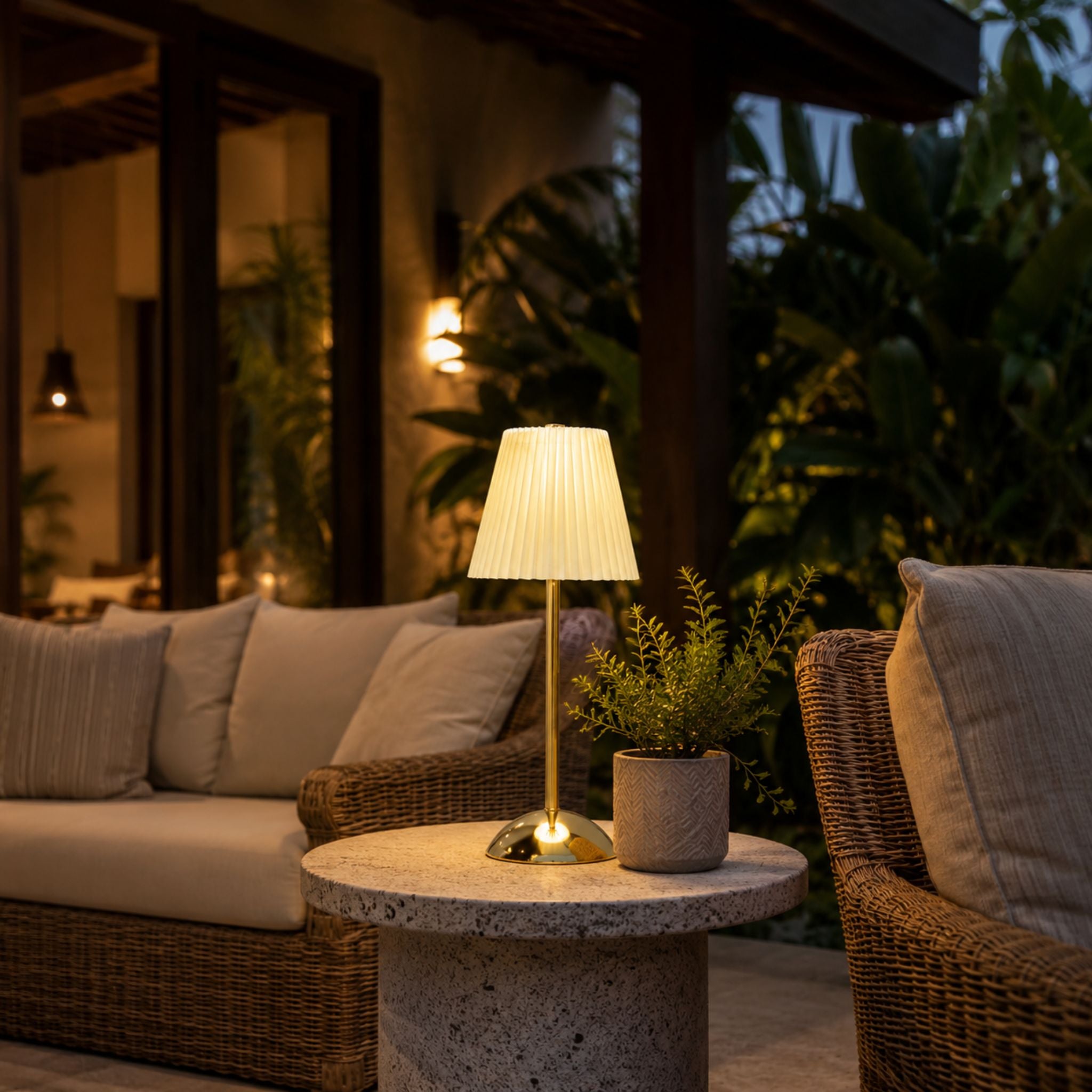 The Refined Glow Table Lamp