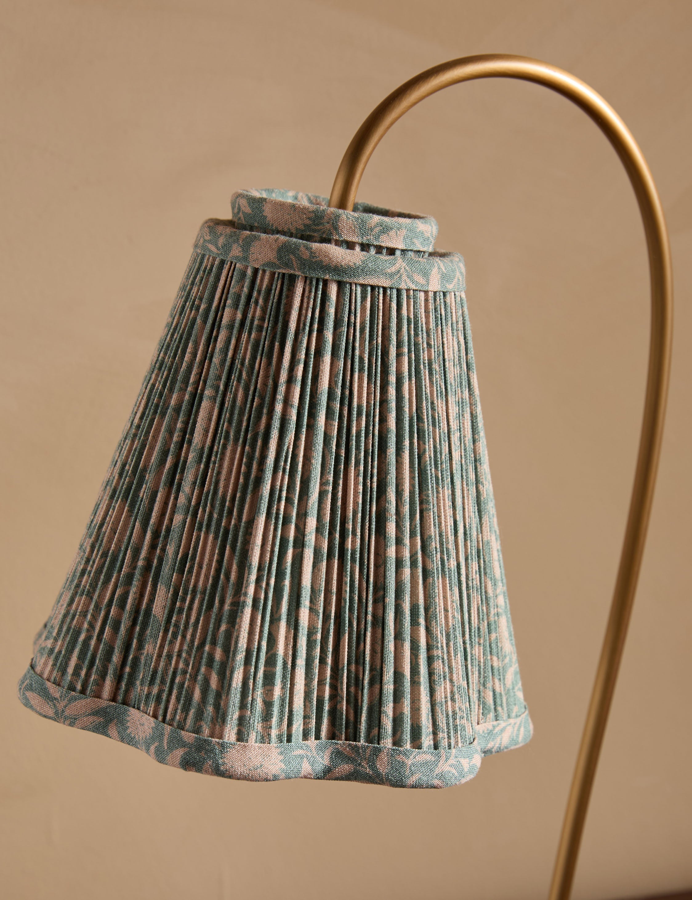 The Quiet Glow Table Lamp