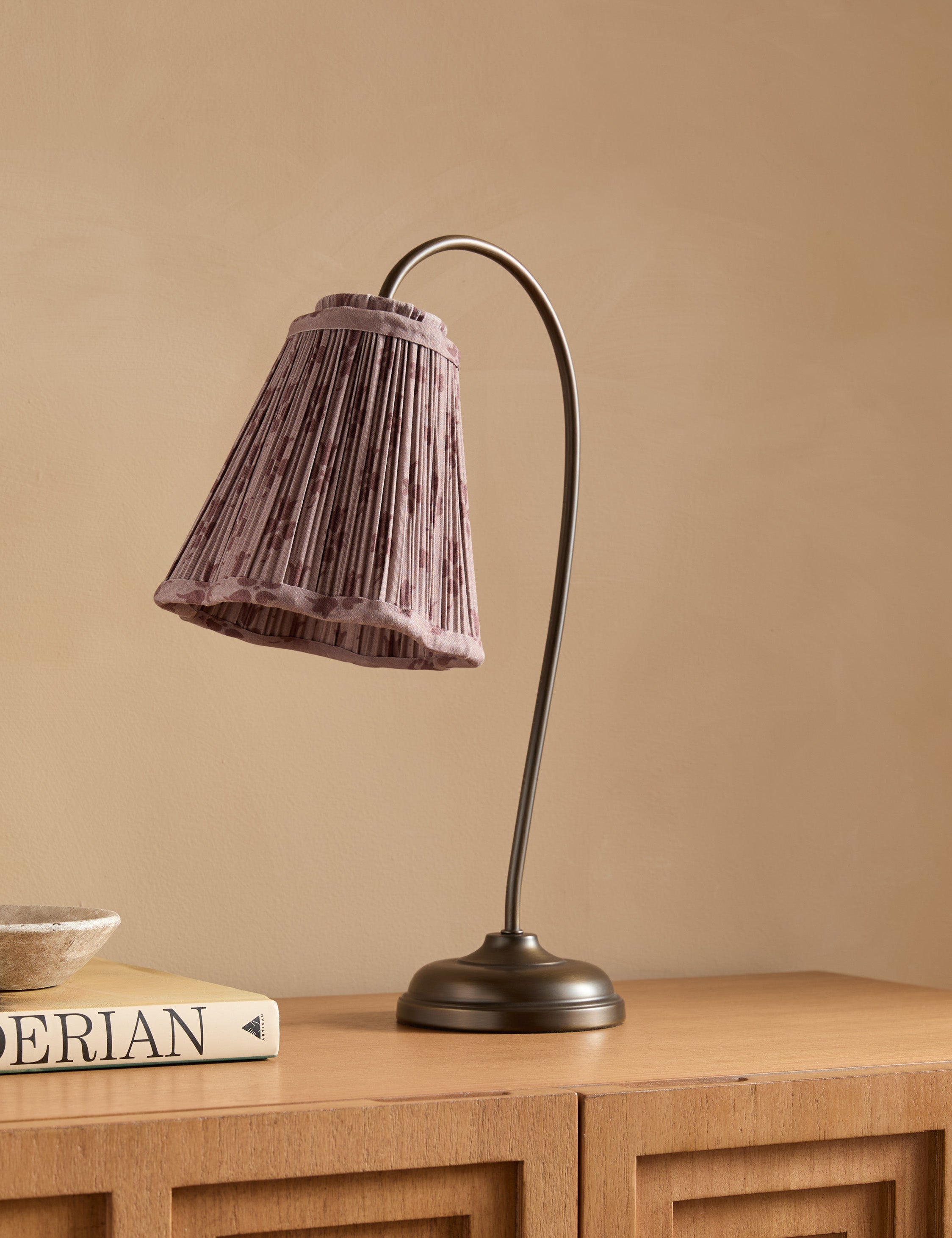 The Quiet Glow Table Lamp