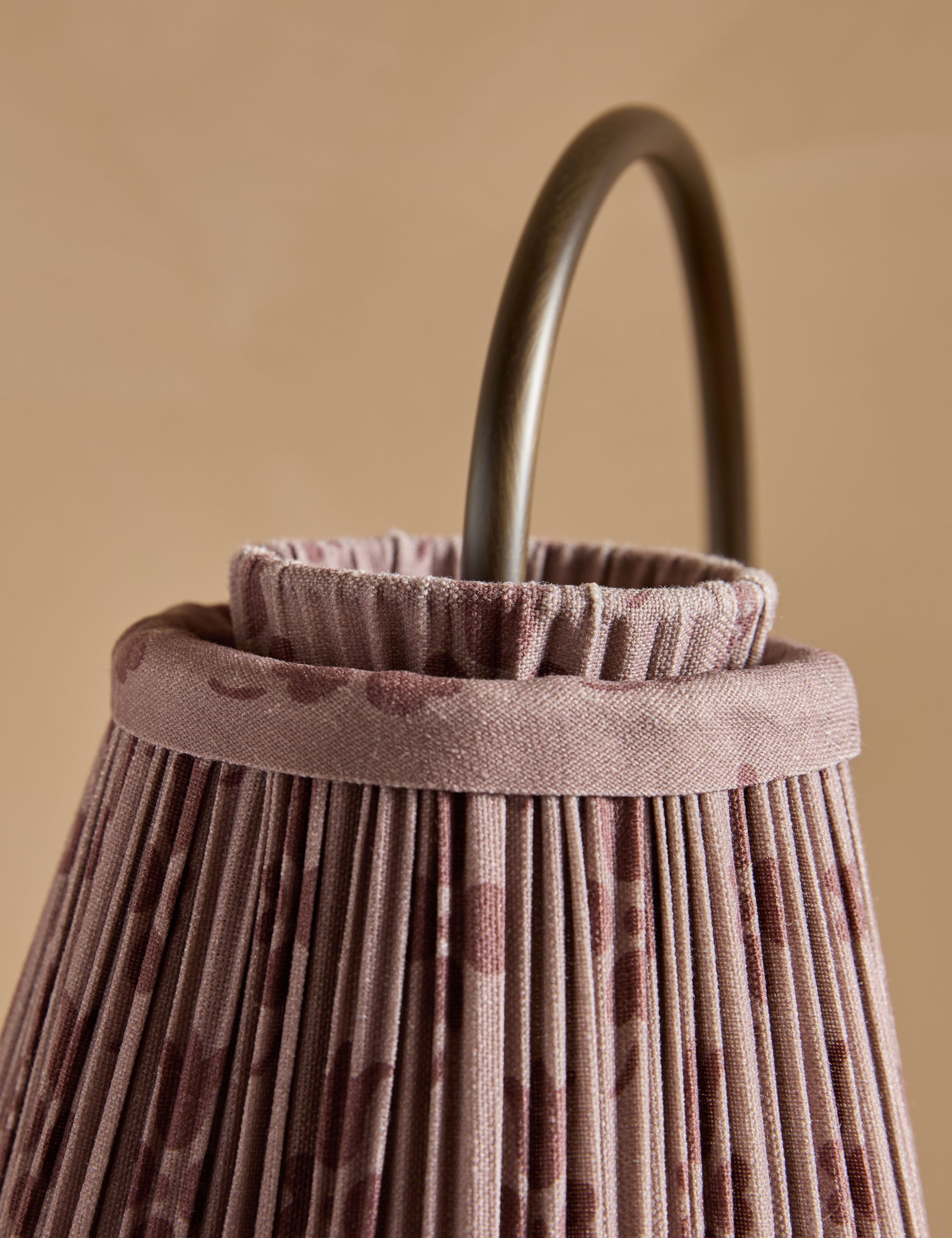 The Quiet Glow Table Lamp