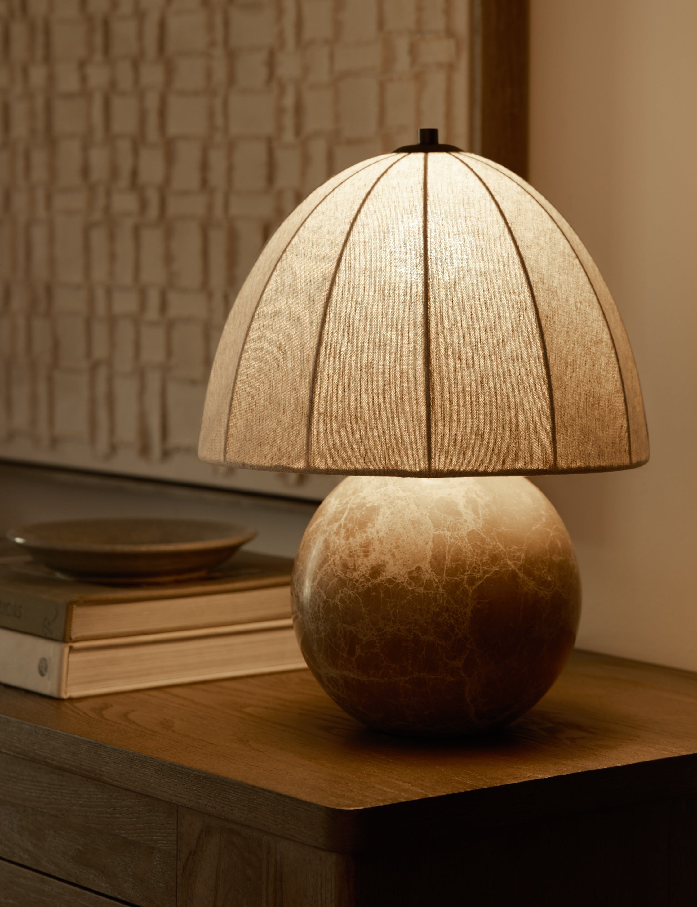 The Quiet Glow Table Lamp