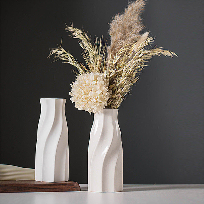The Calm Vase — Where Simple Meets Beautiful